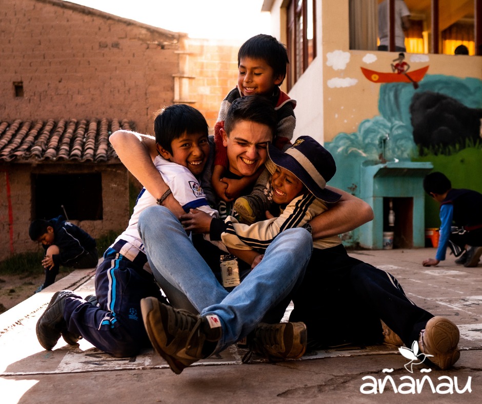 ONG A&ntilde;a&ntilde;au. Guru Explorers